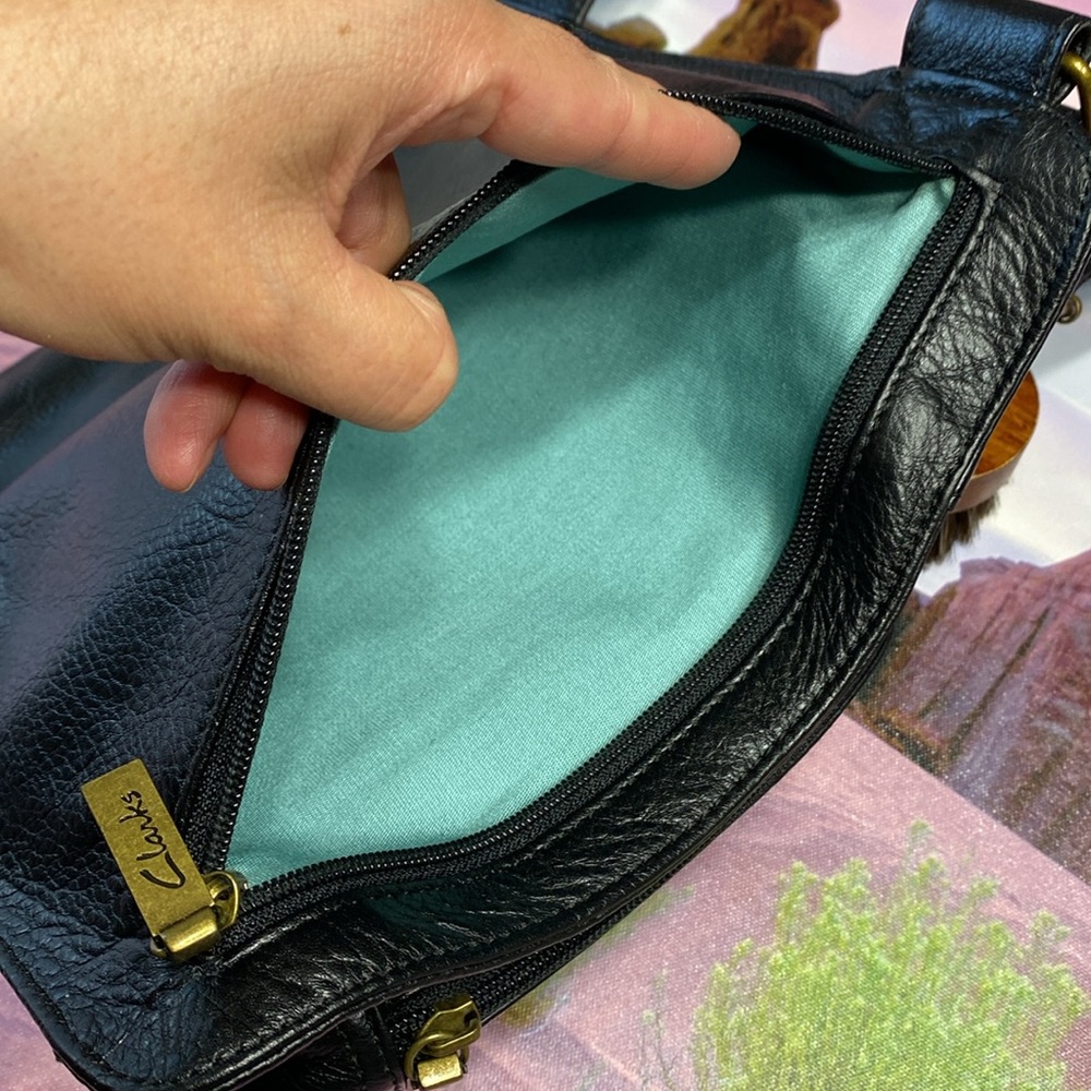🖤🩵Unisex Clarks Crossbody Genuine Leather bag. - Picture 8 of 11